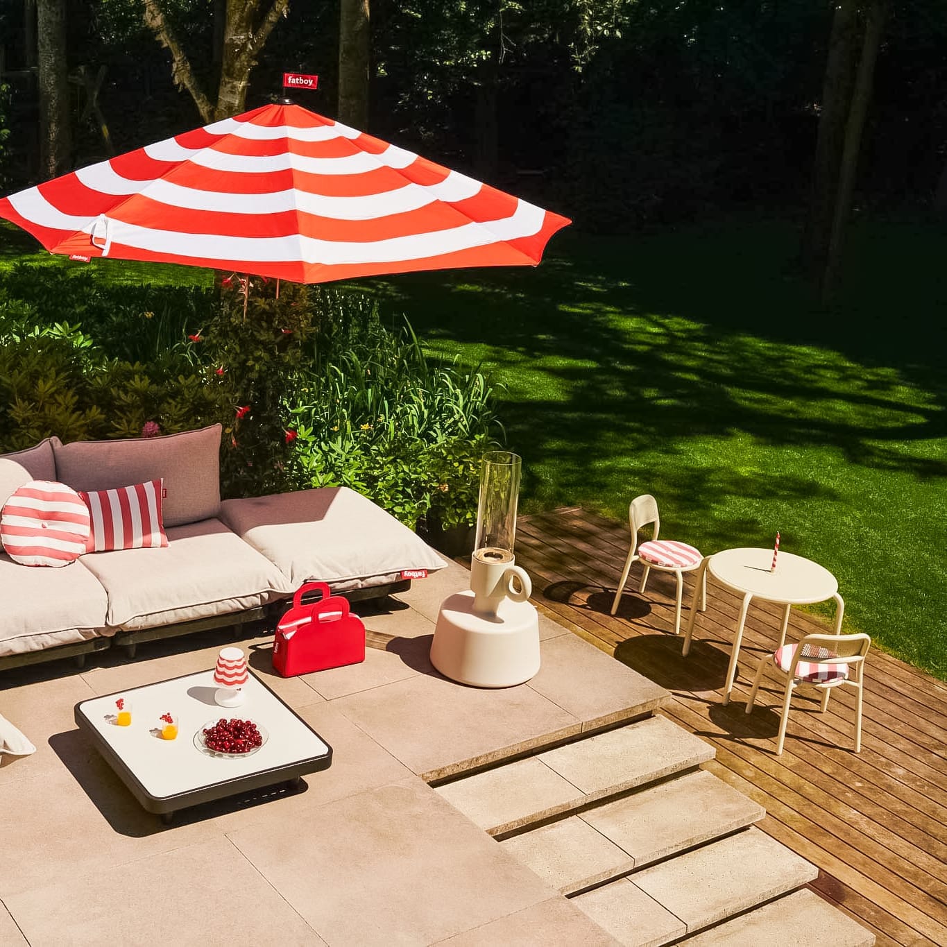 Profitez de votre terrasse avec la chaise Toní de Fatboy, disponible en plusieurs couleurs attrayantes.