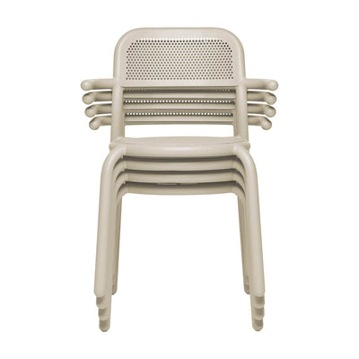 Améliorez votre espace extérieur avec la chaise Toní de Fatboy, alliant confort et design intemporel.