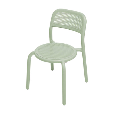 Optez pour la chaise Toní de Fatboy : facile à déplacer, empilable et confortable pour une détente prolongée. vert.