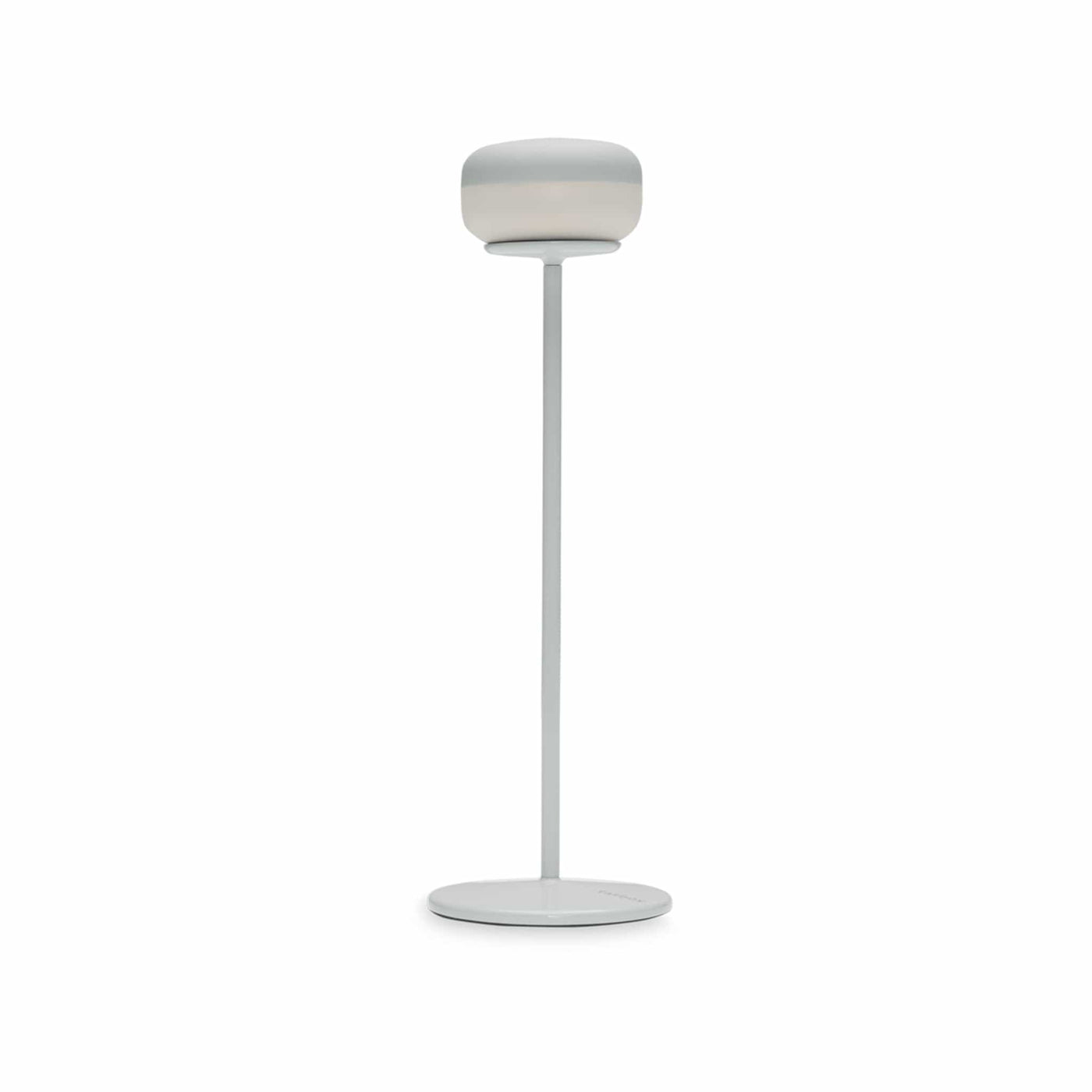 Découvrez Cheerio, la lampe de table en métal par Fatboy : style moderne, base robuste en acier, parfaite pour intérieur et extérieur. Desert.