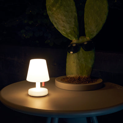 L'Edison La Surprise de Fatboy : mini-lampe de table compacte et moderne, idéale pour créer une ambiance chaleureuse dans chaque coin de votre maison.