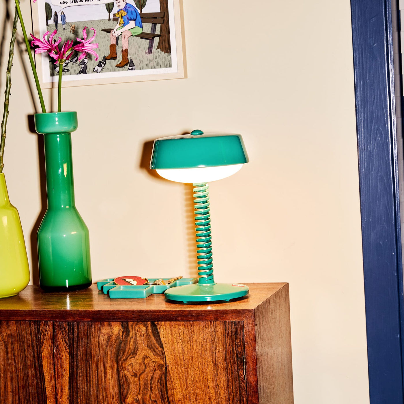 Éclairez votre espace avec style grâce à Bellboy de Fatboy, une lampe de table sans fil en aluminium durable. Rechargeable et pratique, parfaite pour toutes les pièces.