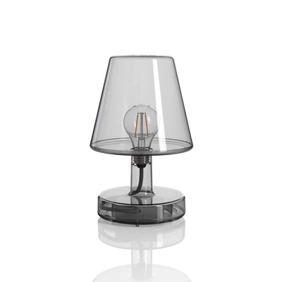 Faites briller votre maison avec la lampe Transloetje de Fatboy. Son design rétro, sa lumière DEL et ses trois intensités lumineuses en font l'accessoire parfait pour toute pièce. gris