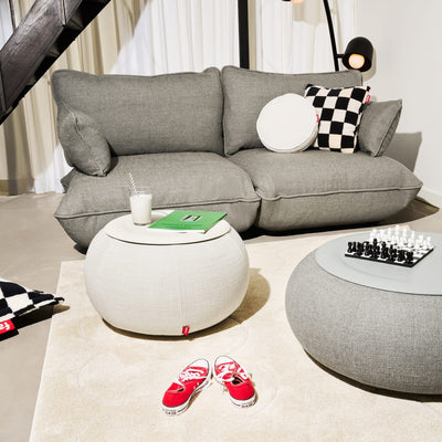 Ajoutez une touche ludique à votre décor avec le tapis Bubble de Fatboy. Ses contours en forme de bulles et sa douceur offrent un équilibre parfait entre confort et design.