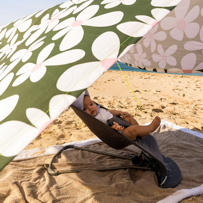 La tente Miasun : légère et compacte, elle se range dans votre sac pour une protection ombragée instantanée.