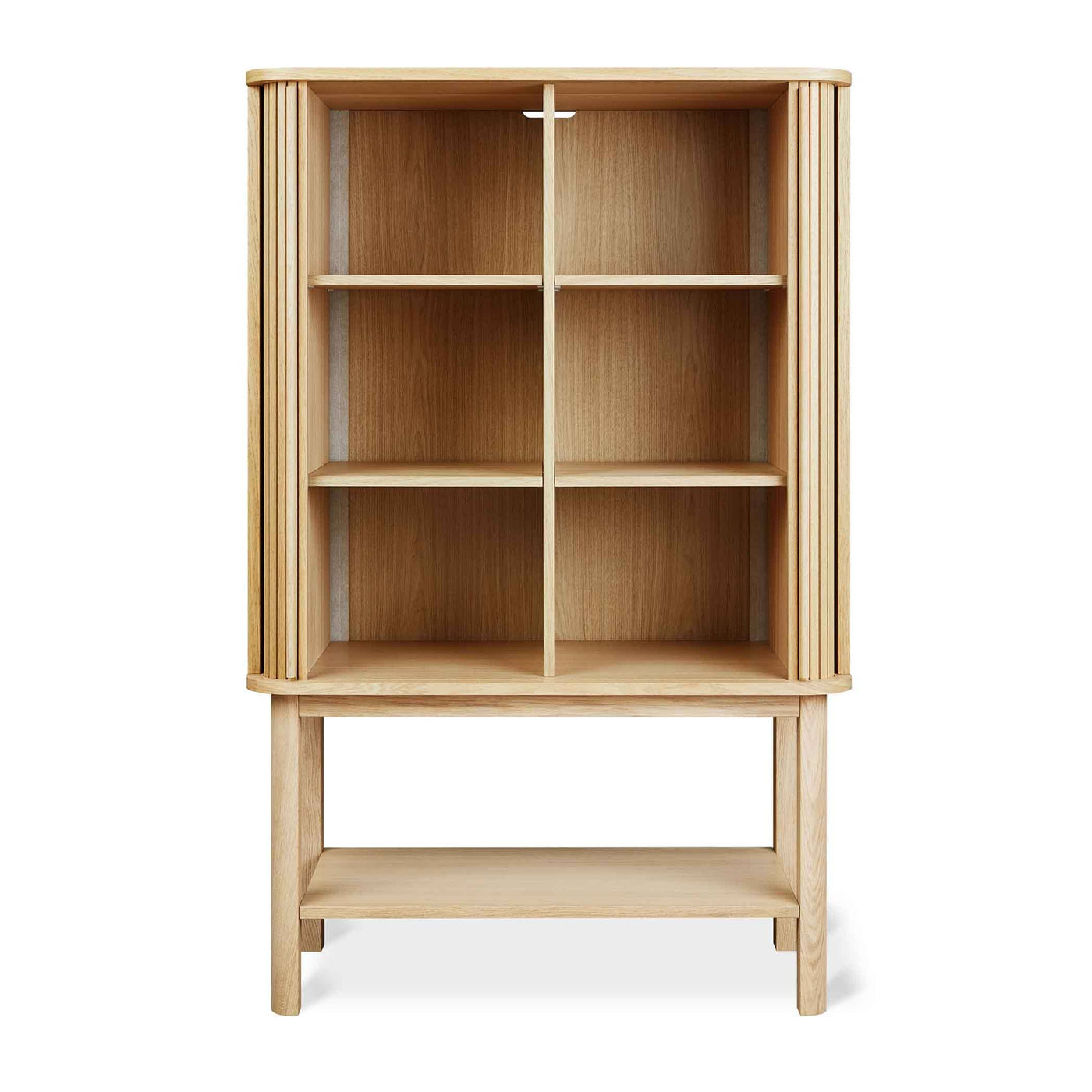 Le cabinet Ledger de Gus* Modern, un meuble de rangement fonctionnel et esthétique qui met en valeur vos objets avec style.