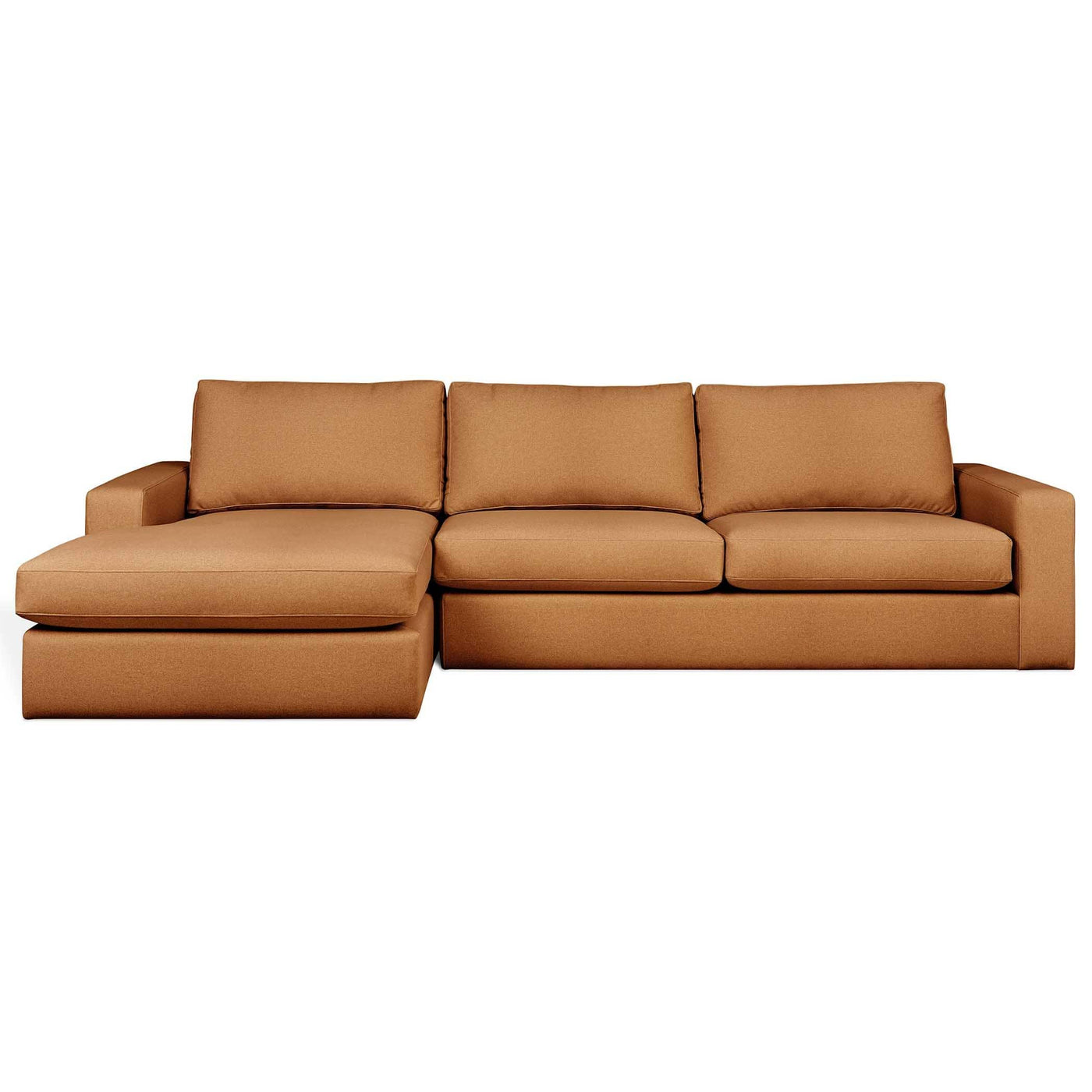 Le sofa sectionnel Ashdale de Gus* Modern, un mélange de confort enveloppant et de durabilité pour un espace de vie chaleureux. Merino Autumn.