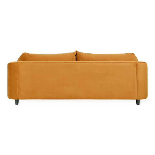 Le sofa Thalia de Gus* Modern, un mélange parfait de confort et de style, conçu pour offrir une expérience de détente ultime. Cuir Tucson Honey.