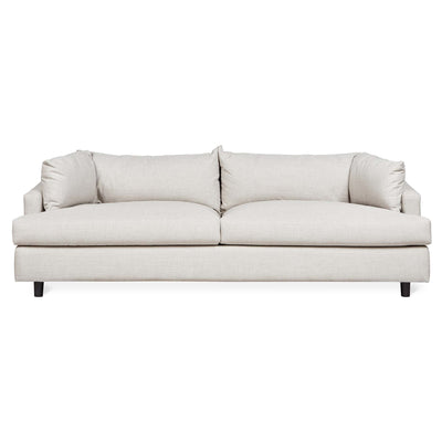 Offrez-vous le luxe du confort moderne avec le sofa Thalia de Gus* Modern, un design raffiné inspiré des années 70. Furrow Manor.