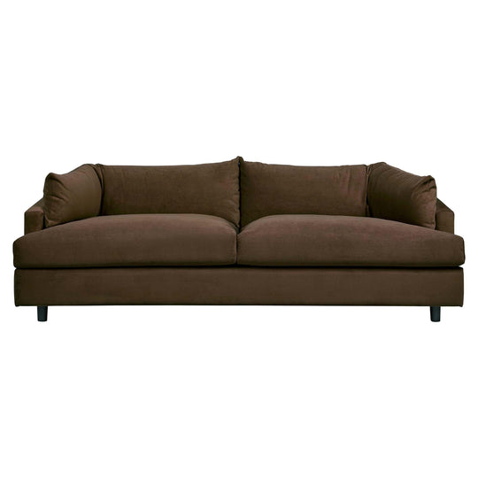 Découvrez l’élégance décontractée du sofa Thalia de Gus* Modern, inspiré du modernisme italien des années 70. Velvet Cocoa.