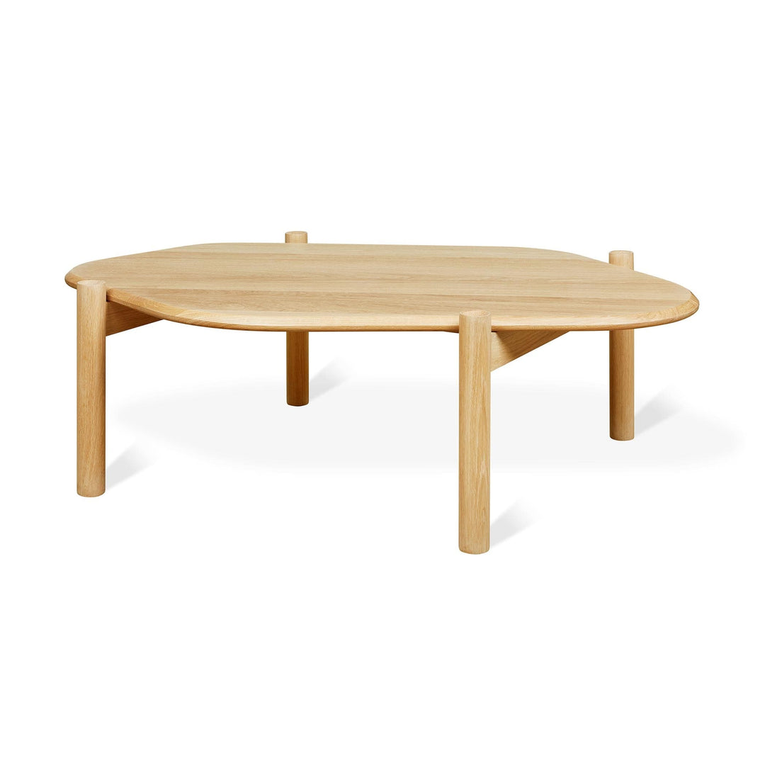 Offrez à votre espace de vie une pièce d’exception avec la table à café Monarch de Gus* Modern, idéale pour les amateurs de design et de durabilité. Chêne royal.