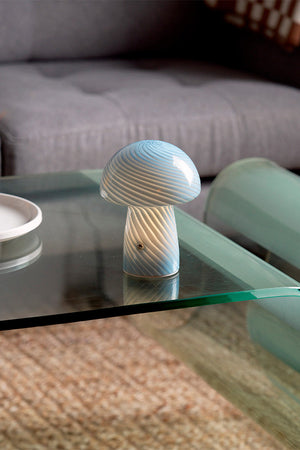 Humber transforme nos espaces avec des objets uniques en verre, cire, et acrylique. Née de la crise Covid-19, la marque se distingue par sa passion pour l'esthétique et l'art de sublimer le quotidien.