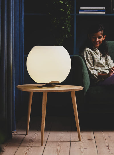 Illuminez vos moments avec le Sphere de Kooduu : design intemporel, lumière graduable et son de qualité grâce à Bright Sound Technology™.