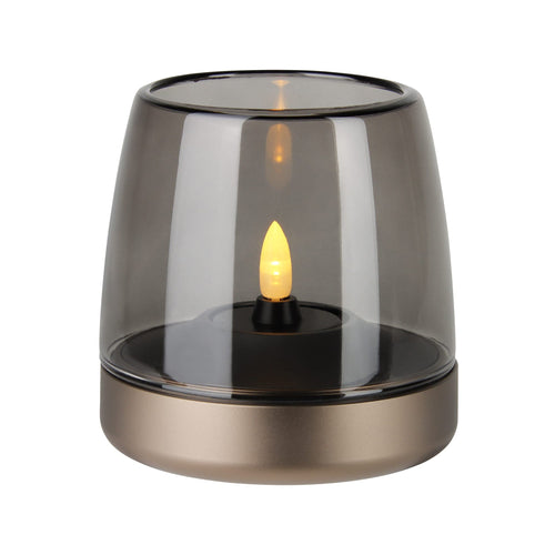 Découvrez la bougie LED Glow 10 de kooduu : design danois, rechargeable, et disponible en plusieurs couleurs élégantes. Sépia.