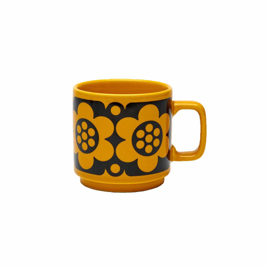 Redécouvrez l'histoire avec le mug Hornsea revisité par Magpie, un hommage aux créations originales de John Clappison. Un must-have alliant design rétro et praticité moderne.