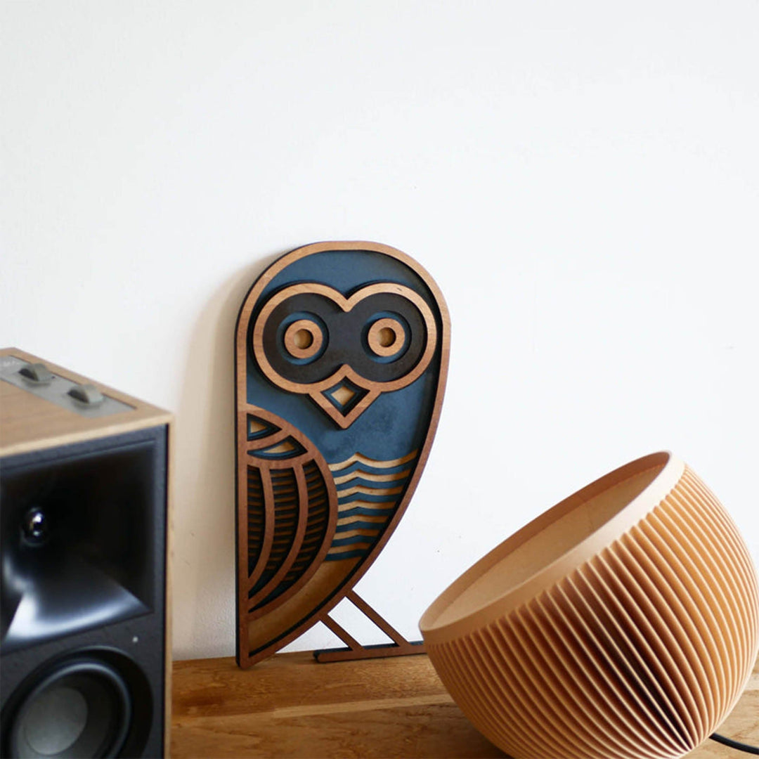 Décorez votre maison avec élégance grâce à la décoration murale en hibou de Minimum Design, un objet artisanal unique.