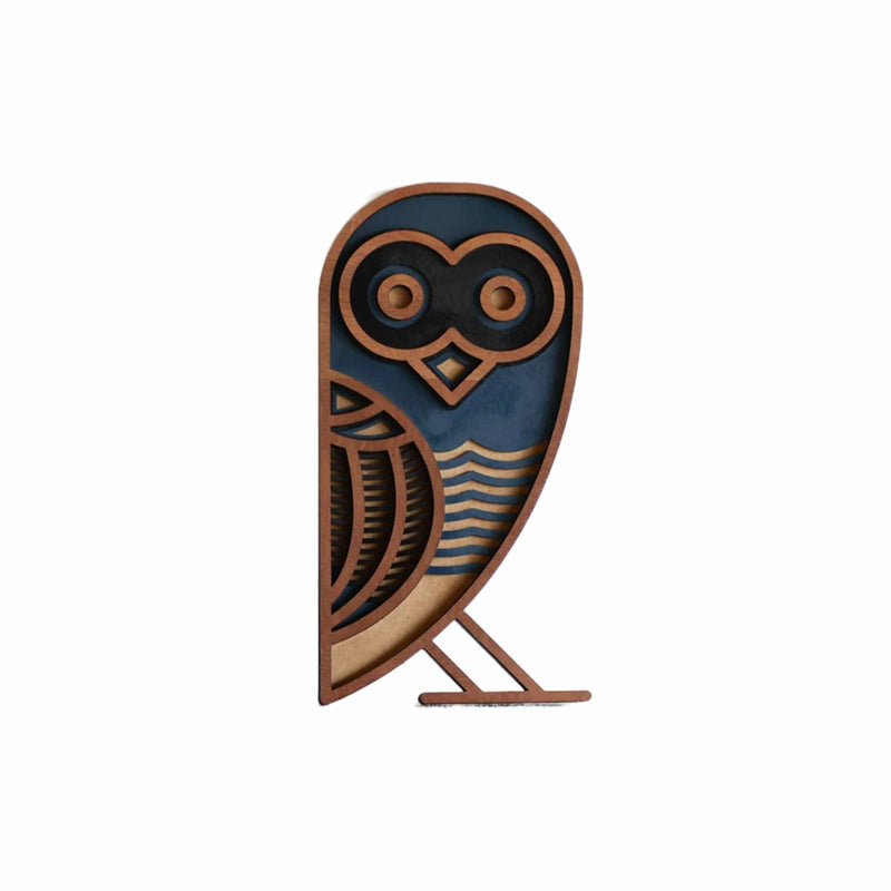 Apportez une touche de nature à votre intérieur avec le hibou coloré de Minimum Design, une pièce en bois découpée au laser et peinte à la main.