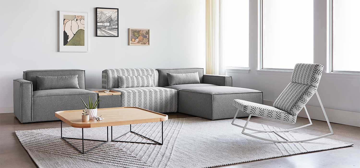 La collection modulaire Mix Modular par Gus* Modern vous permet de mélanger et d'assortir les composants et les tissus pour créer un sectionnel, un canapé ou un groupe de sièges sur mesure, parfaitement adapté à votre espace.