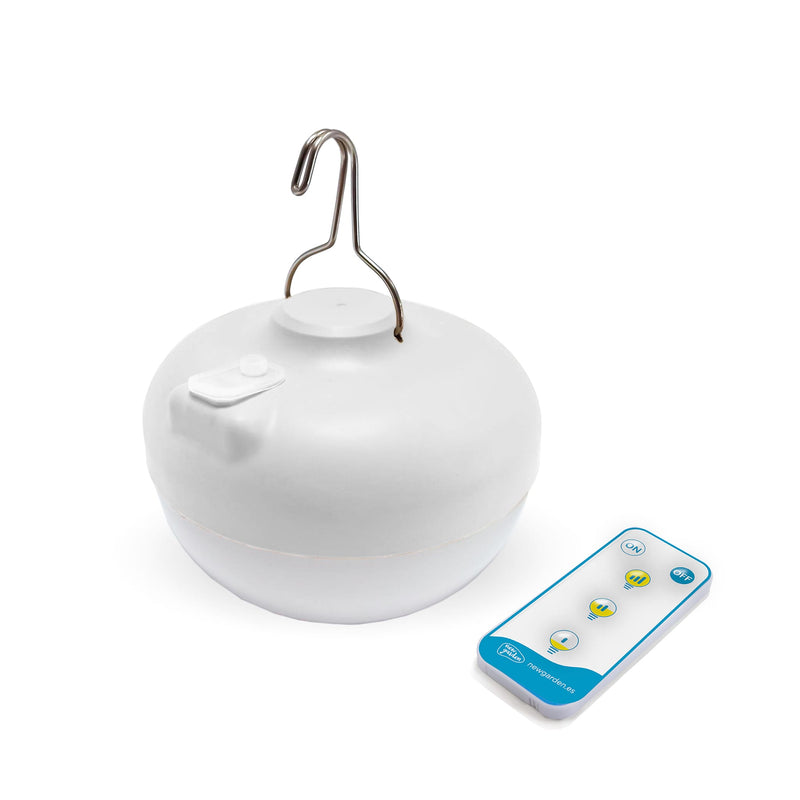 Découvrez Cherry de Newgarden : lampe de table portable et rechargeable, base aimantée pour un usage facile en camping et à la maison. Blanc.