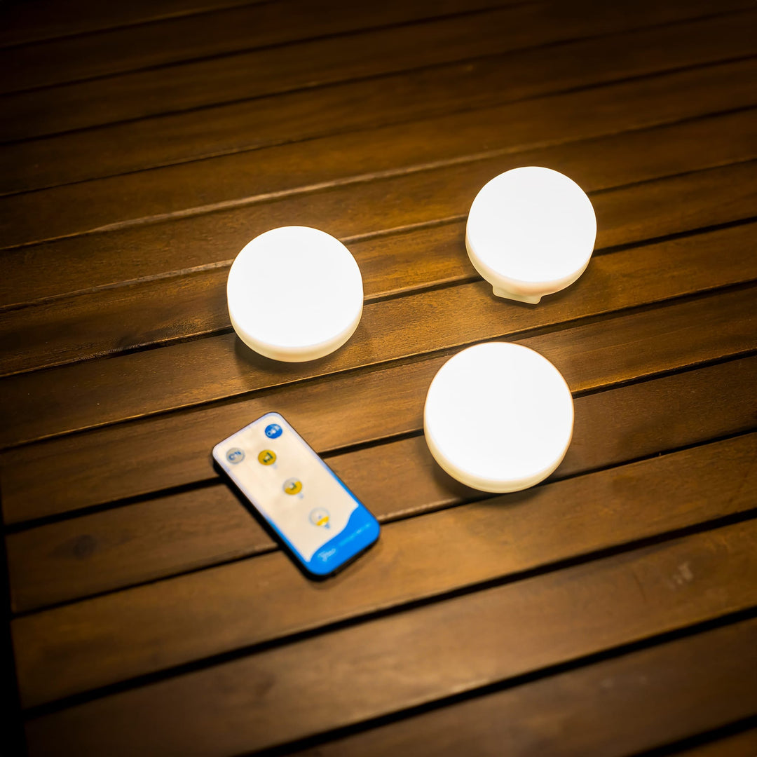 Cherry par Newgarden : lampe de table rechargeable, base aimantée pour une installation instantanée, idéale pour toutes les aventures en plein air.