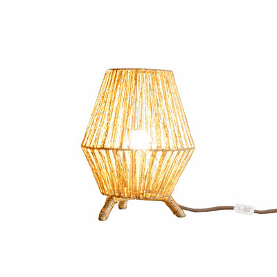 Lampe de table et décorative Sisine 30 de Newgarden : fibre naturelle tressée à la main, lumière chaleureuse pour tous les environnements de vie. Intérieur uniquement.