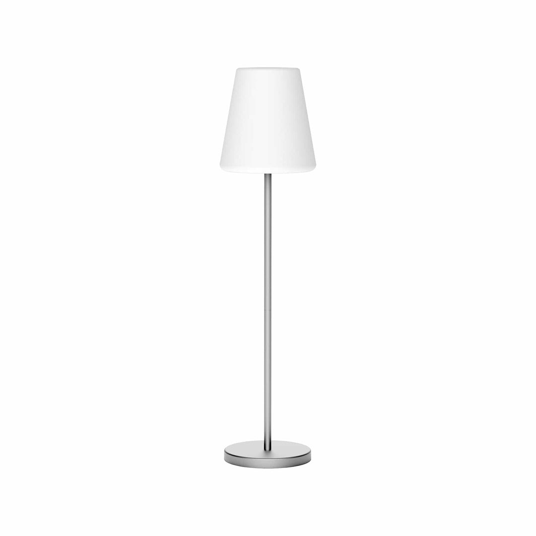 Lola Slim 120 de Newgarden : lampe sur pied design, LED RVB, 600 lumens, construction robuste, adaptée pour éclairer avec élégance intérieur et extérieur. Gris.