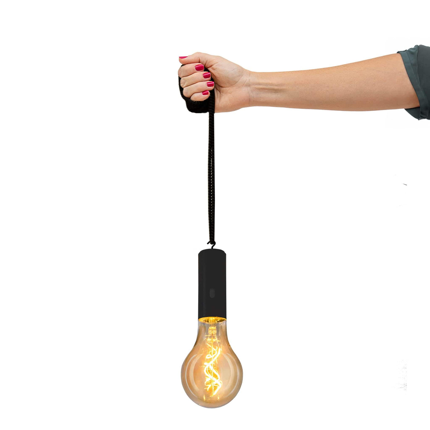 Éclairez avec Edy 100 de Newgarden : ampoule portable aimantée, LED brillante, design verre fumé, télécommande pour une gestion facile de l'éclairage.