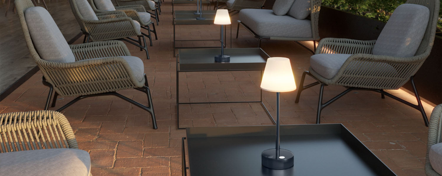 La lampe Lola Slim 30 de Newgarden : le best-seller en Europe grâce à son design unique et son système LED RVB. Ajoutez sophistication et praticité à votre éclairage de table.