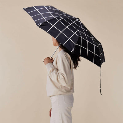 Le parapluie Canard de Original Duckhead : un accessoire pratique et éco-friendly. Fabriqué à partir de plastique recyclé, il offre une protection durable et stylée.