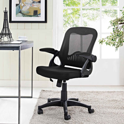 La chaise Advance, avec ses accoudoirs pivotants à 90 degrés, s'adapte à vos besoins tout en ajoutant une touche moderne à votre bureau. Noir.