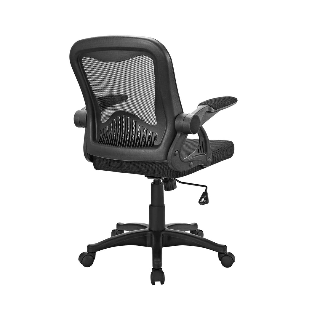 Le dossier en maille ergonomique de la chaise Advance offre un soutien progressif pour une posture saine et un confort prolongé. Noir.