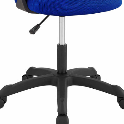 La chaise Thrive, pratique et élégante, s'adapte à votre posture idéale avec son système de réglage en hauteur. Bleu.