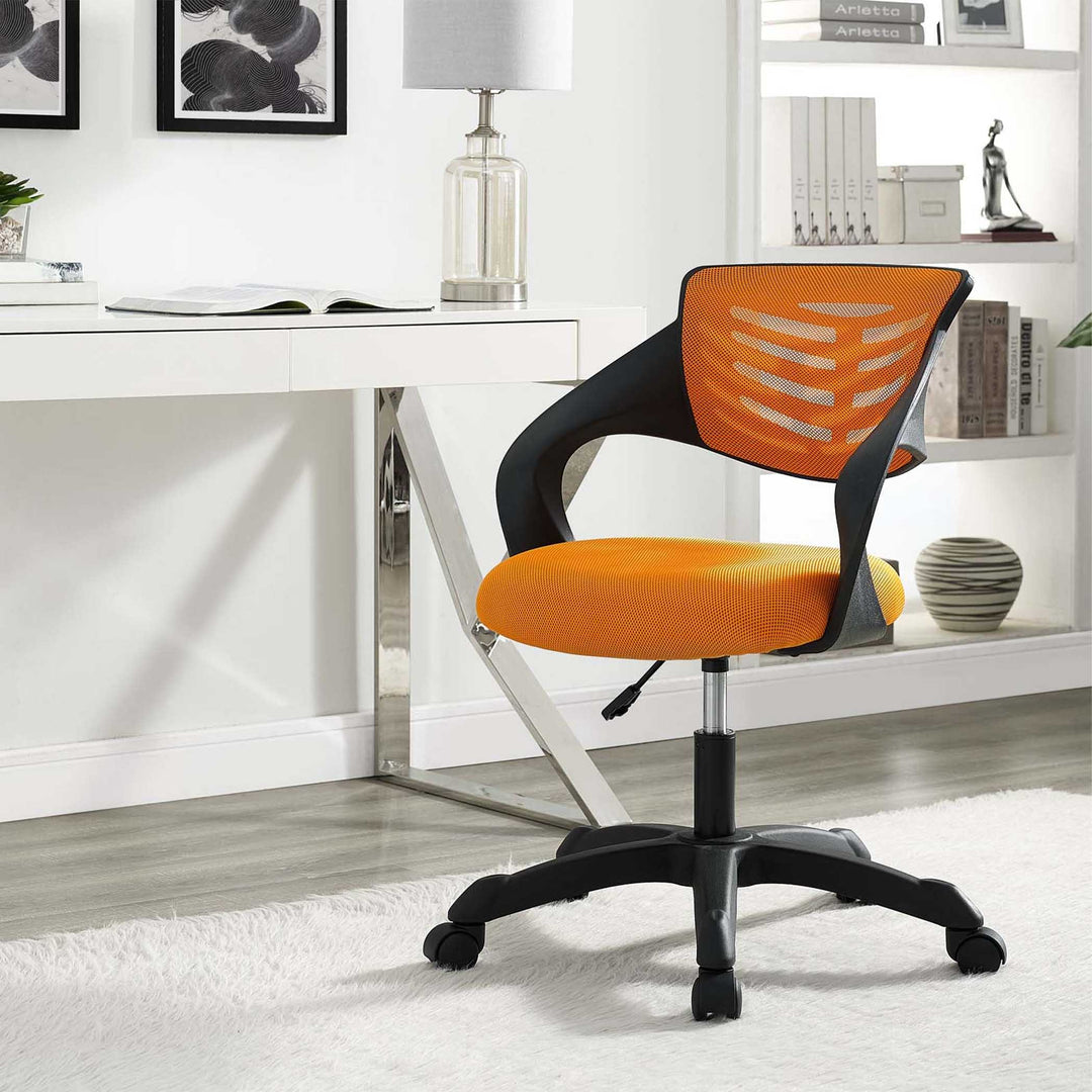 Restez productif toute la journée avec la chaise Thrive, offrant un soutien ergonomique et un confort durable. Orange.