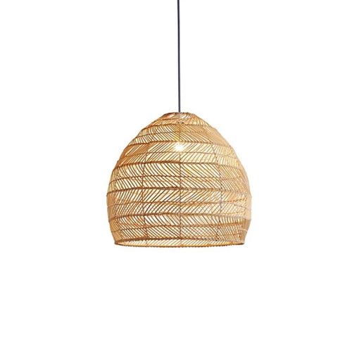 Découvrez la lampe suspendue Luna : chic, moderne et fabriquée en bambou et rotin tressé artisanalement pour une déco élégante. Naturel, 18".