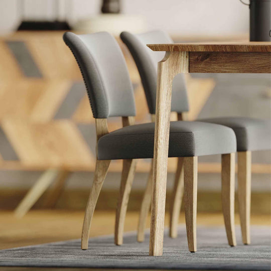 La table Kenzo : mariage de bois de manguier et design minimaliste. Accueille jusqu'à quatre personnes, idéale pour une salle à manger sophistiquée.