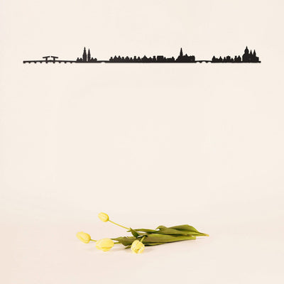 Admirez la silhouette minimaliste d'Amsterdam, proposée par The Line en 50 cm. Une pièce décorative captivante pour ceux qui chérissent le charme et l'histoire de la ville.