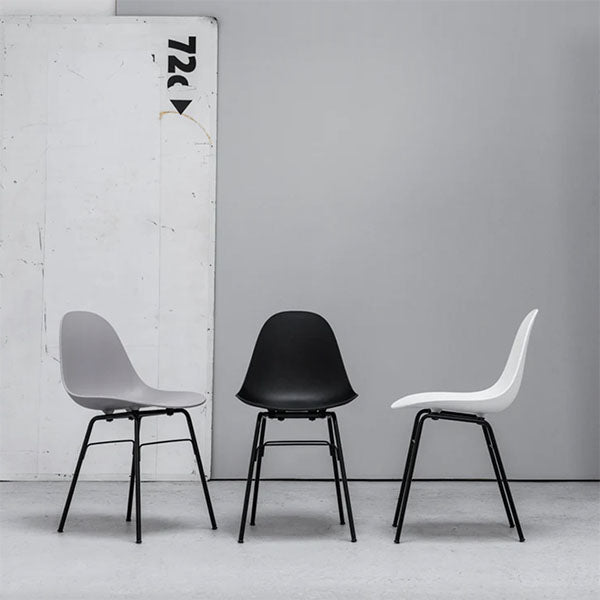 TA de TOOU Design est une chaise d'intérieur multifonctionnelle avec un design s'inspirant du style des années 50 mais avec une touche de contemporanéité absolue. La gamme de couleurs proposée reflète un goût contemporain.