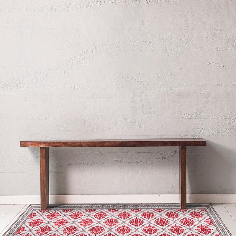 Habillez votre plancher avec un design contemporain aux accents vintage. La compagnie Espagnole Adama Alma offre une large gamme tapis de vinyle aux motifs chaleureux et variés.