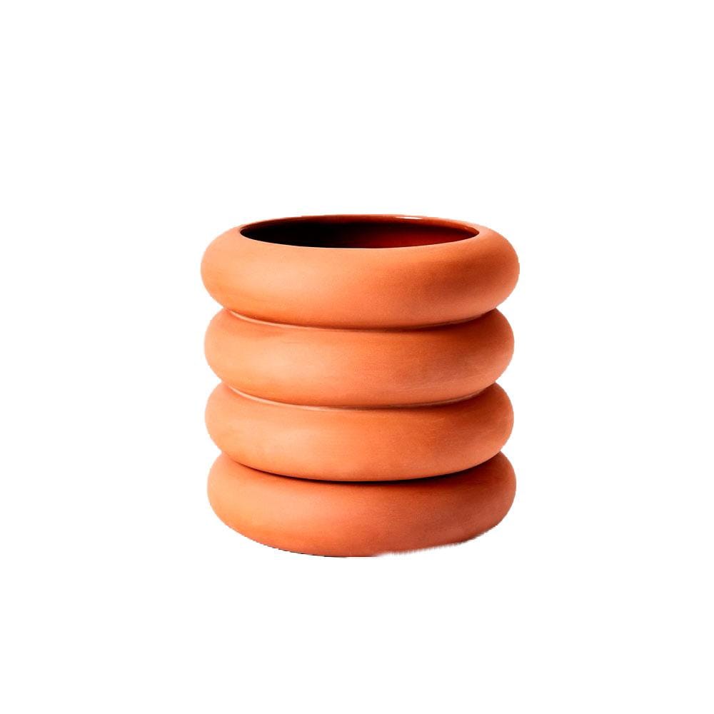 La jardinière empilable de Areaware, en forme circulaire et en grès, est idéale pour les amateurs de plantes et de design moderne. Soucoupe intégrée pour un arrosage facile. terracotta, grand.