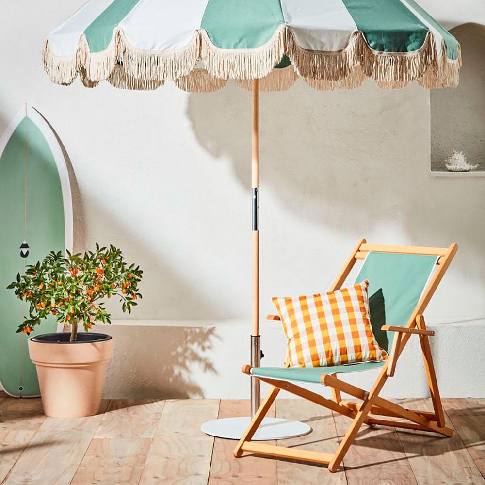 Beppi, chaise d'extérieur avec cadre en bois et assise en tissu par Basil Bangs