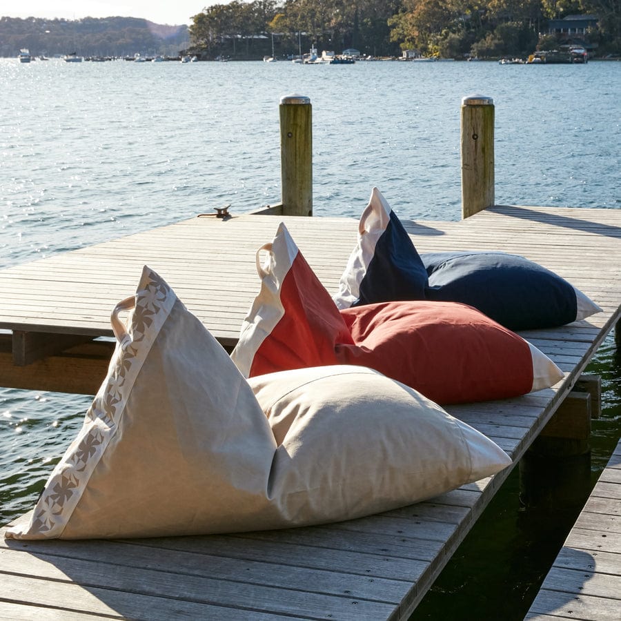 Les poufs Basil Bangs sont parfait pour n'importe quelle pièce à l'intérieur et aussi pour une utilisation à l'extérieur, dans la cour-arrière.