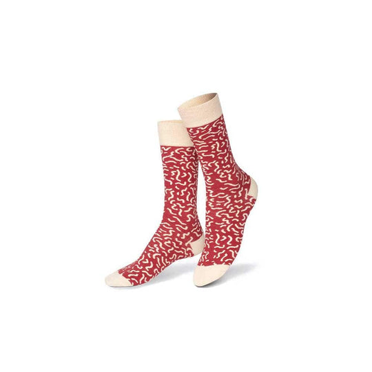 Eat My Socks : Ouvrez l'emballage salami pour une surprise amusante - une paire de bas unique pour votre garde-robe.