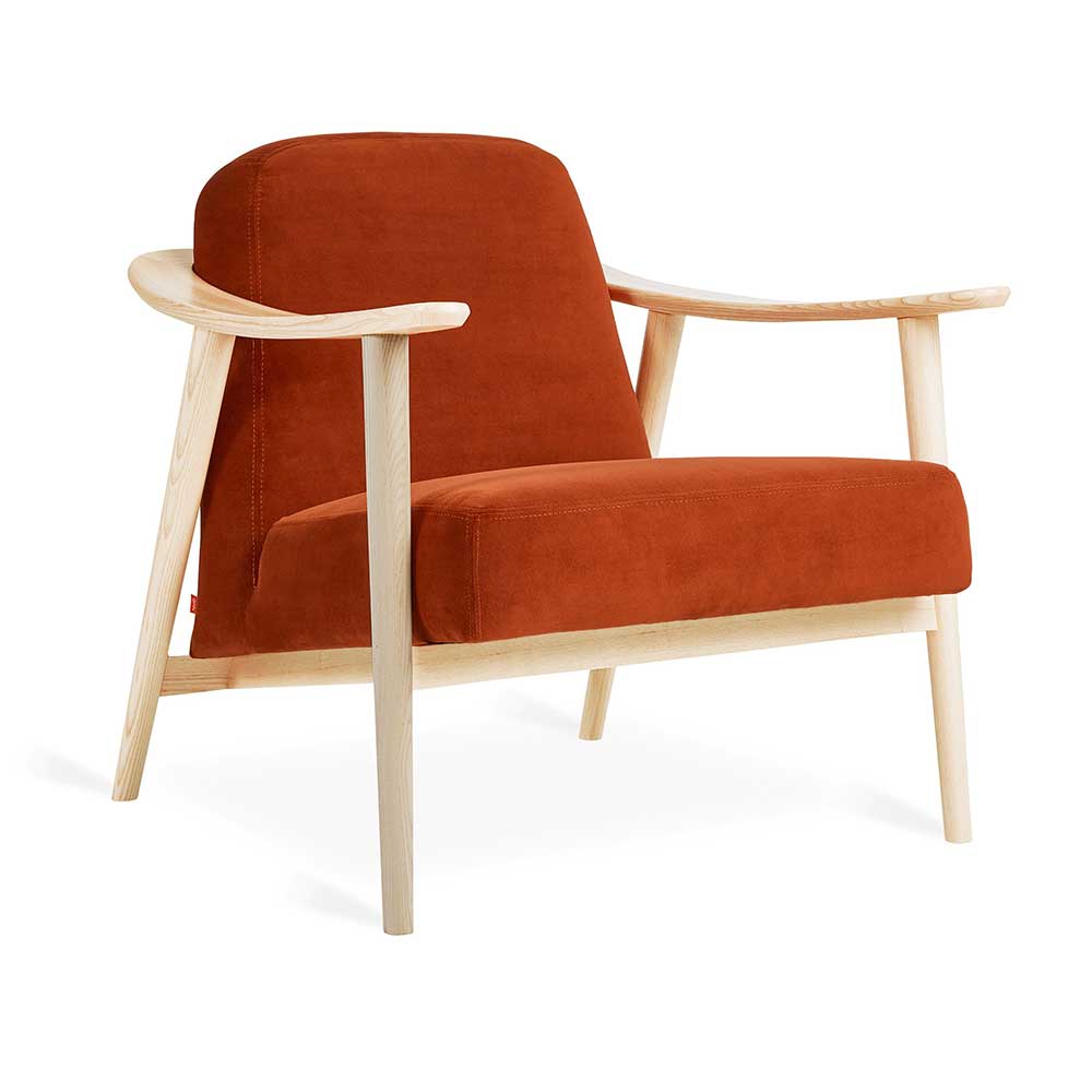 Gus* Modern Baltic, fauteuil confortable avec le choix de la couleur du tissu et du bois, en bois et tissu, velours roussâtre / frêne