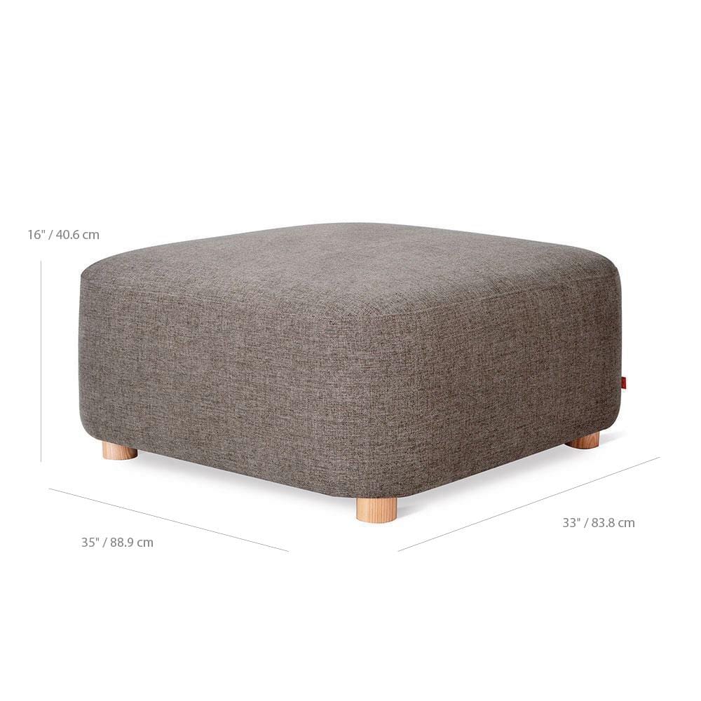 Gus* Modern Circuit, ottoman aux coins arrondis, en bois et tissu, dimensions