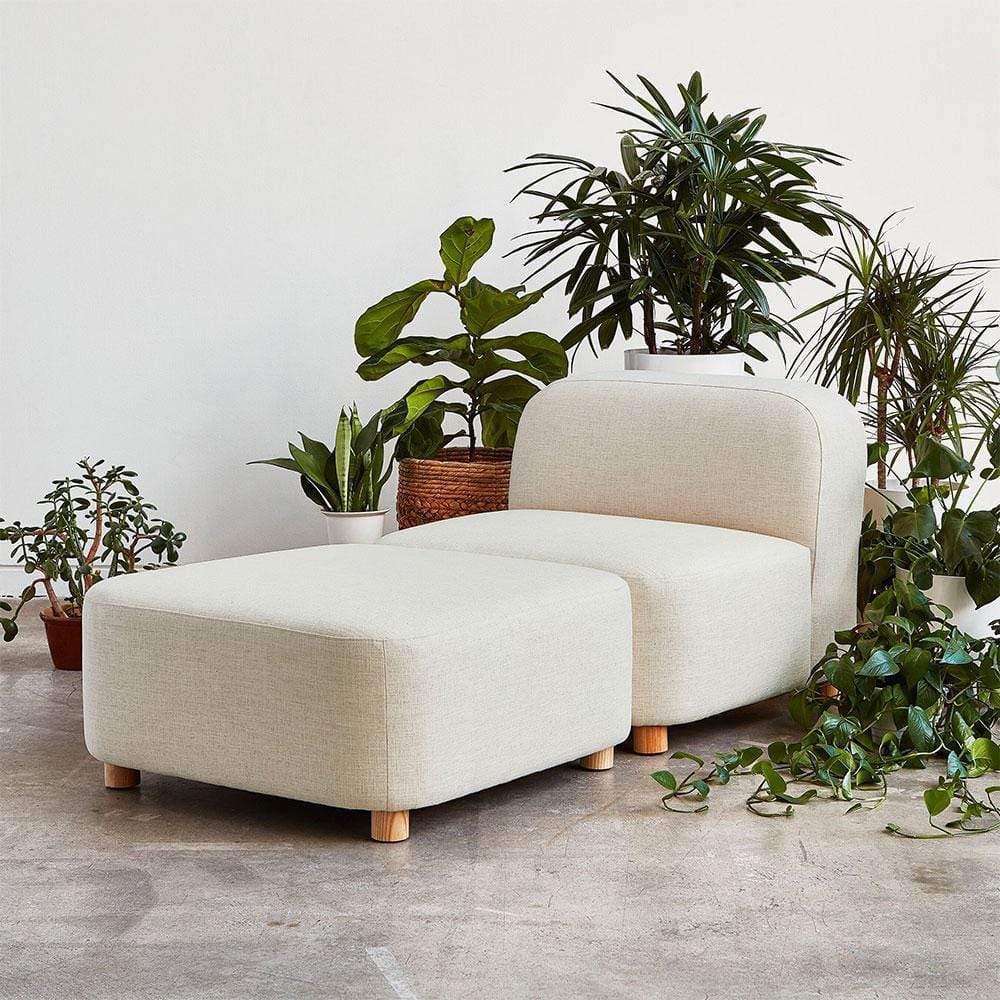 La série Circuit Modular de Gus* Modern est une collection de fauteuils contemporains qui apporte un style minimaliste aux grands ou petits espaces.