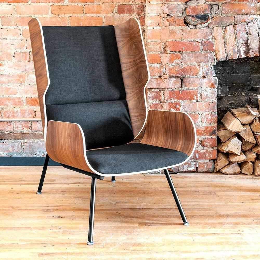 Gus* Modern vous invite à revisiter la classique chaise Wingback, dans une déclinaison beaucoup plus contemporaine et audacieuse, voici le fauteuil Elk. Laissez-vous aller au plaisir de ne rien faire auprès de la cheminée 