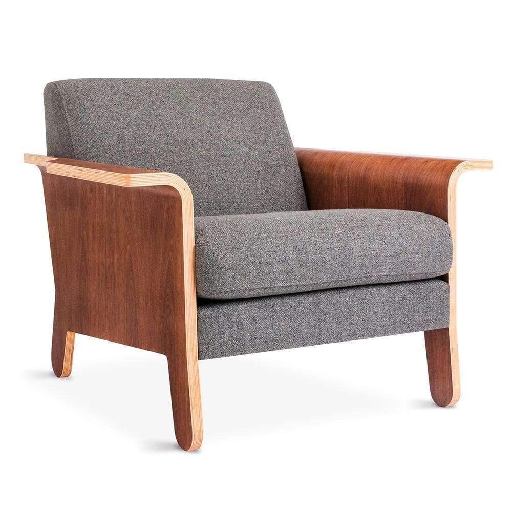 Gus* Modern Lodge, fauteuil avec accoudoirs en contreplaqué, en bois et tissu, andorra pewter