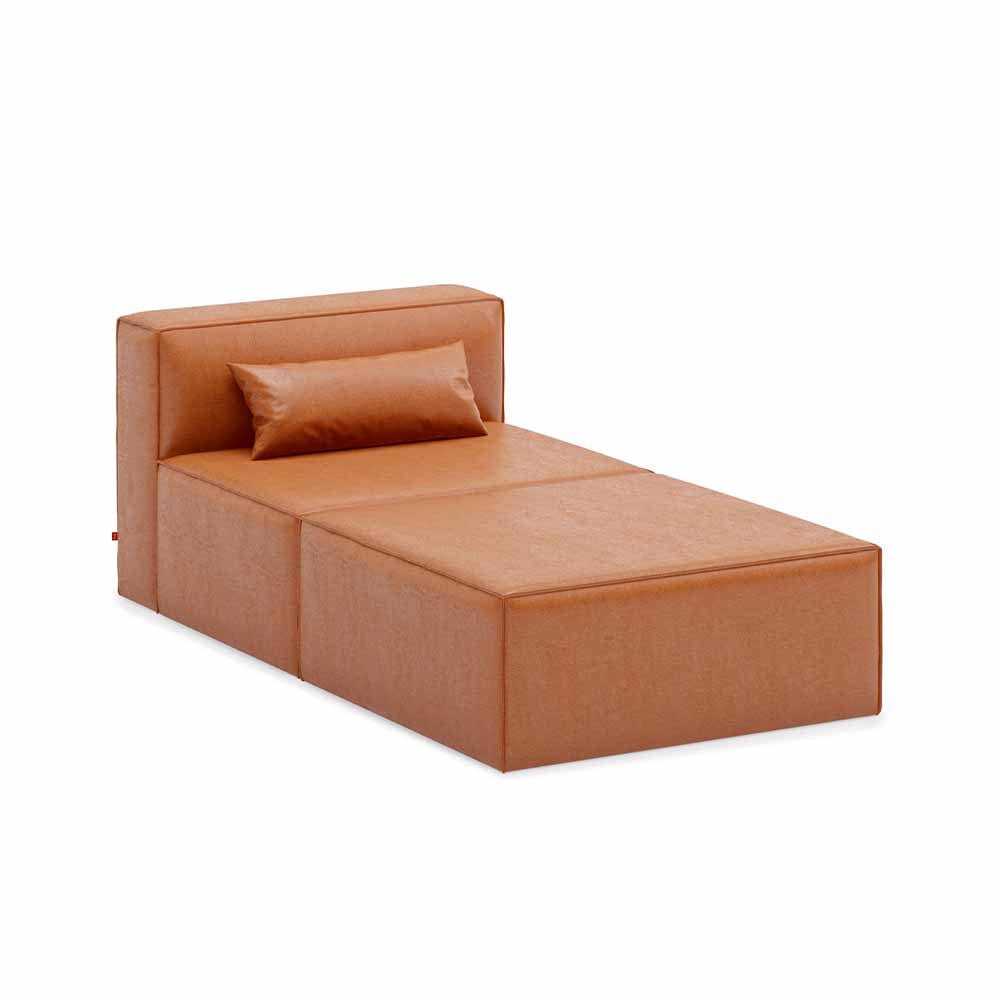 Gus* Modern Mix Modular 2, fauteuil et ottoman, en bois et tissu, cuir vegan cognac