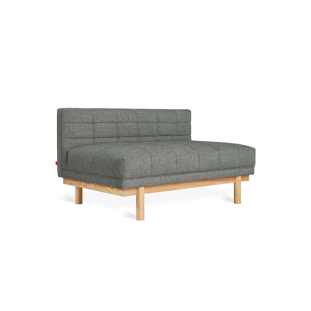 Gus* Modern Mulholland Lounge, sofa lounge, en tissu et bois, caledon cinder