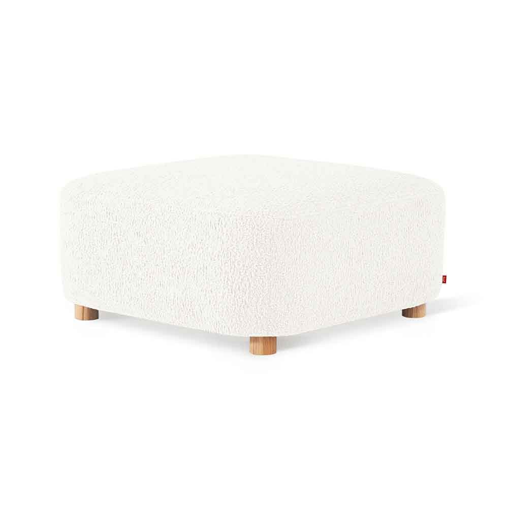 Gus* Modern Circuit, ottoman aux coins arrondis, en bois et tissu, himalaya cloud